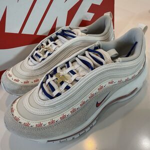 WMNS NIKE AIR MAX 97 SE "FIRST USE LIGHT BONE-UNIVERSITY RED SZ 7.5 [DC4013-001]